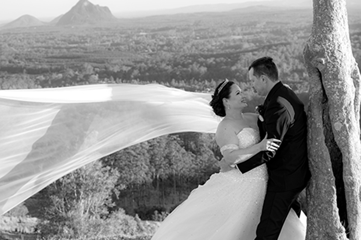 Bridal-couple_black_and_white_maleny_glasshouse_mountains