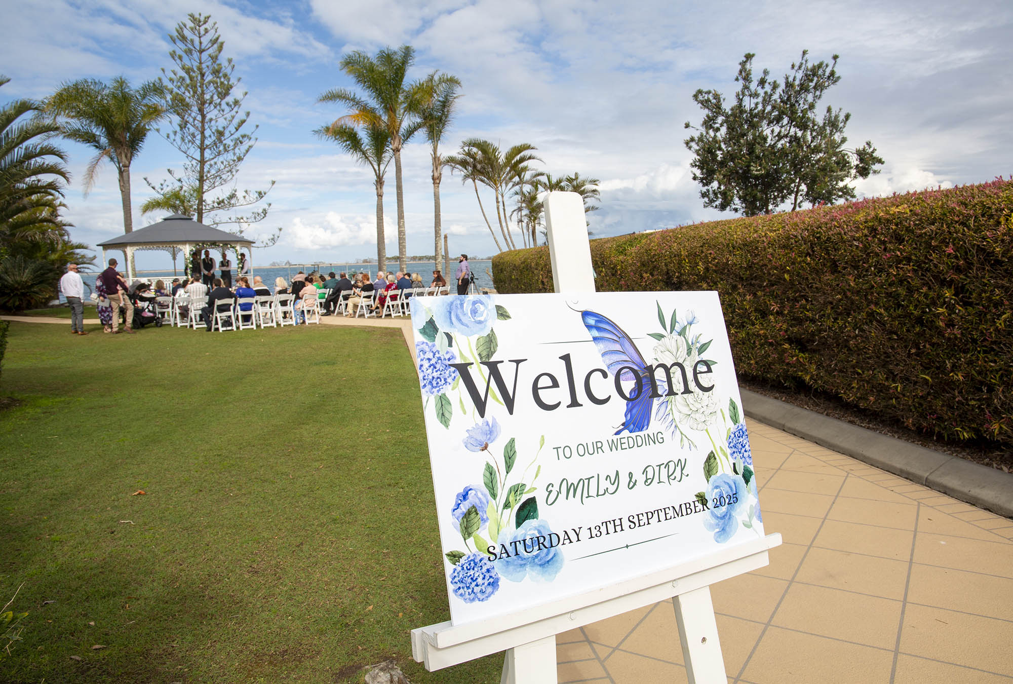 wedding-welcome-sign-Malenyweddingphotography wedding welcome sign power boat club Maleny wedding photography